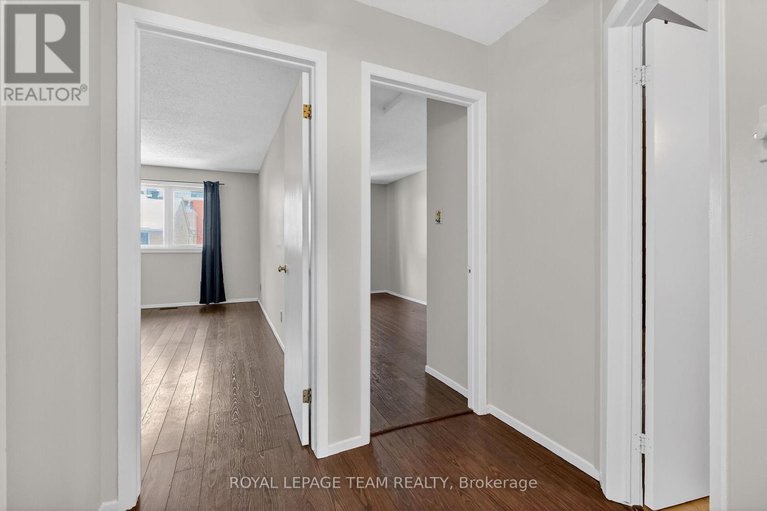 29325603/42-oakhaven-private-s/overbrookcastle-heights/ottawa/ontario/K1K4K1_19