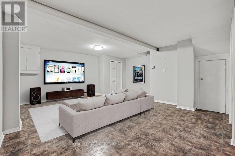 29446778/1367-cedarcroft-crescent/pineview/ottawa/ontario/K1B5G8_42