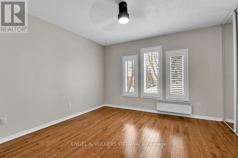 29360554/123-longshire-circle/longfields/ottawa/ontario/K2J4L1_22