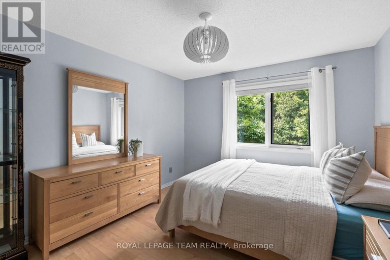 28734411/10-weldale-drive/rural-kanata-central/ottawa/ontario/K2W1A9_35