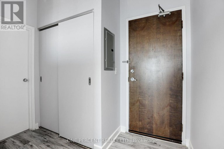 28529124/904-180-york-street/lower-townbyward-market/ottawa/ontario/K1N1J6_14