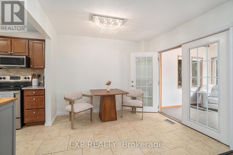 28430492/5-benlark-road/on-the-green/ottawa/ontario/K2J2L5_13