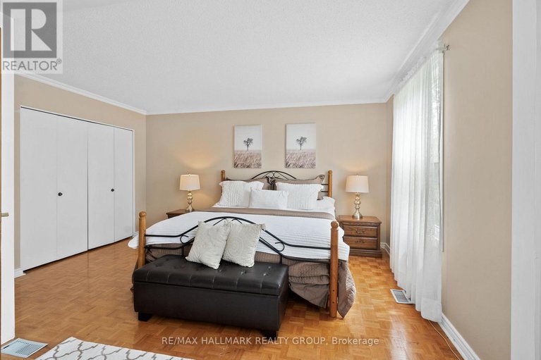 28581725/2143-hubbard-crescent/beacon-hill-north/ottawa/ontario/K1J6L3_12