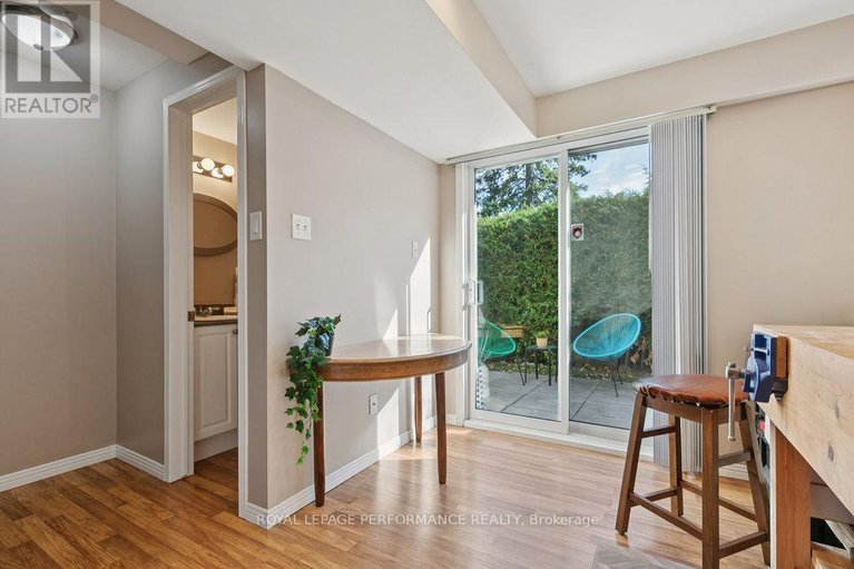 29032584/560-thomson-street/viscount-alexander-park/ottawa/ontario/K1K2J8_32