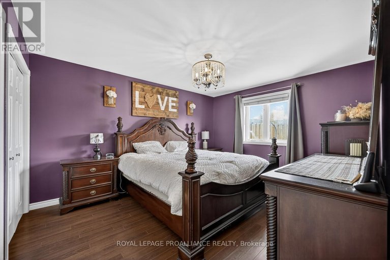 29557467/5500-meadowbrook-drive/iroquois/south-dundas/ontario/K0E1K0_17