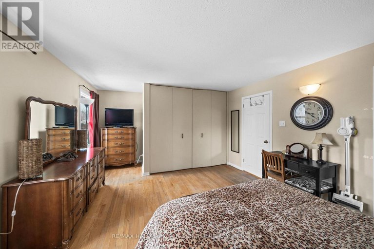 29606720/46-seymour-avenue/borden-farmstewart-farmcarleton-heightsparkwood-hills/ottawa/ontario/K2E6P2_22