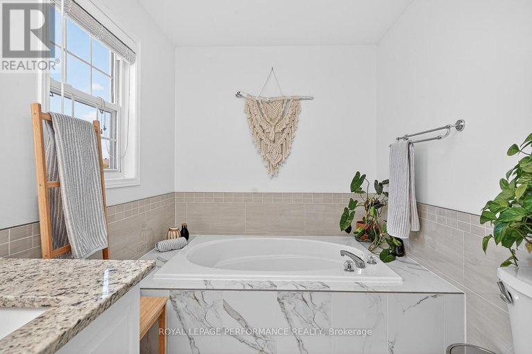 29661849/1665-frenette-street/fallingbrookgardenway-south/ottawa/ontario/K4A4L4_27