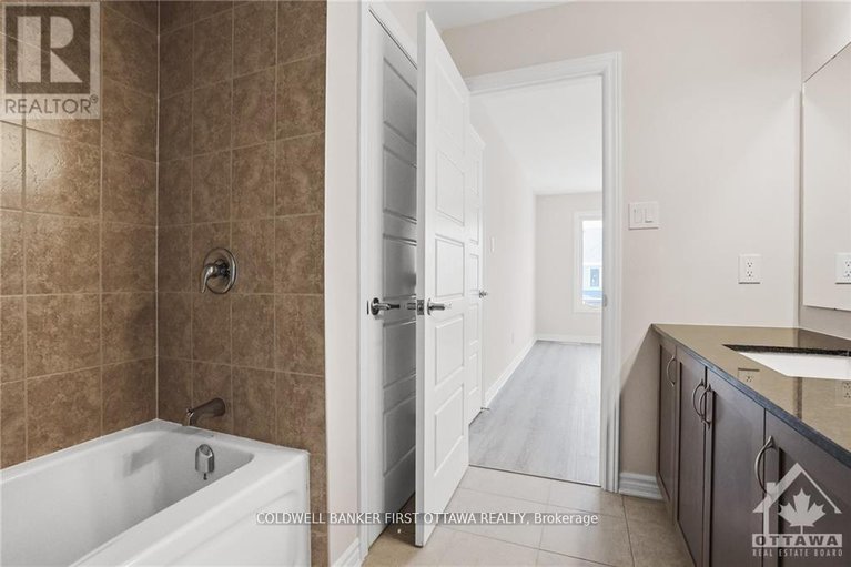 29422755/78-ballinora-lane/stittsville-north/ottawa/ontario/K2S2Z6_30