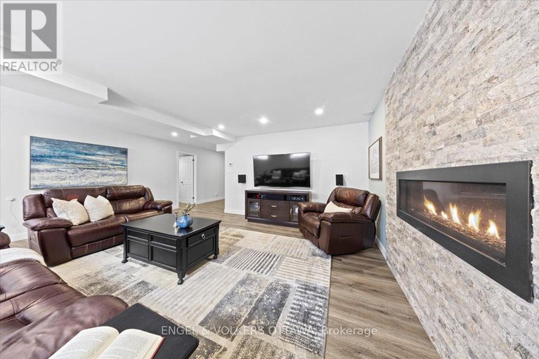 29439628/1005-gold-crescent/queensway-terrace-north/ottawa/ontario/K2B8C4_38