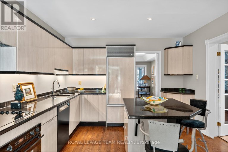 28984788/19-bittern-court/rockcliffe/ottawa/ontario/K1L8K9_7