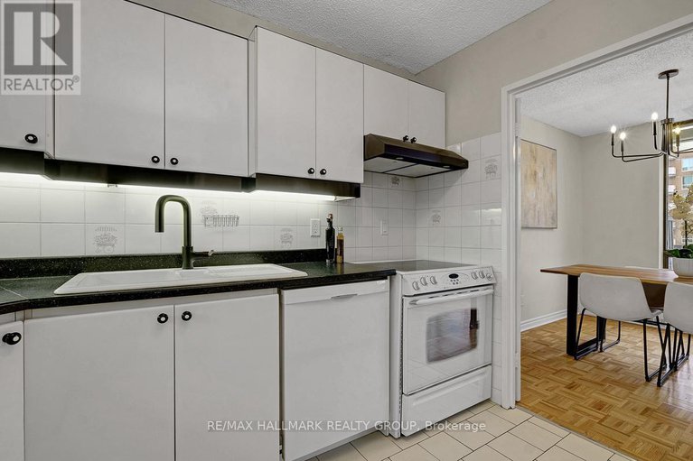 29425876/105-505-st-laurent-boulevard/viscount-alexander-park/ottawa/ontario/K1K3X4_17