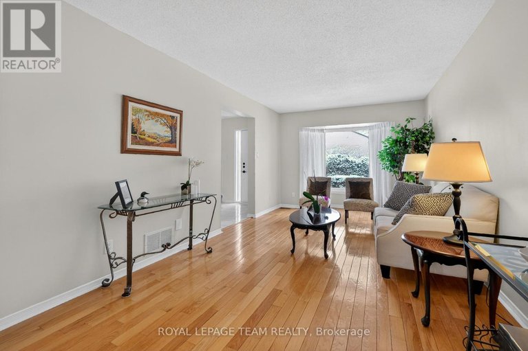 29501810/318-liard-street/stittsville-south/ottawa/ontario/K2S1J8_6