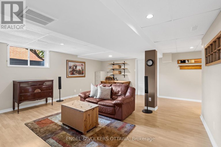 28648158/804-covehead-crescent/riverside-southgloucester-glen/ottawa/ontario/K1V1M3_35