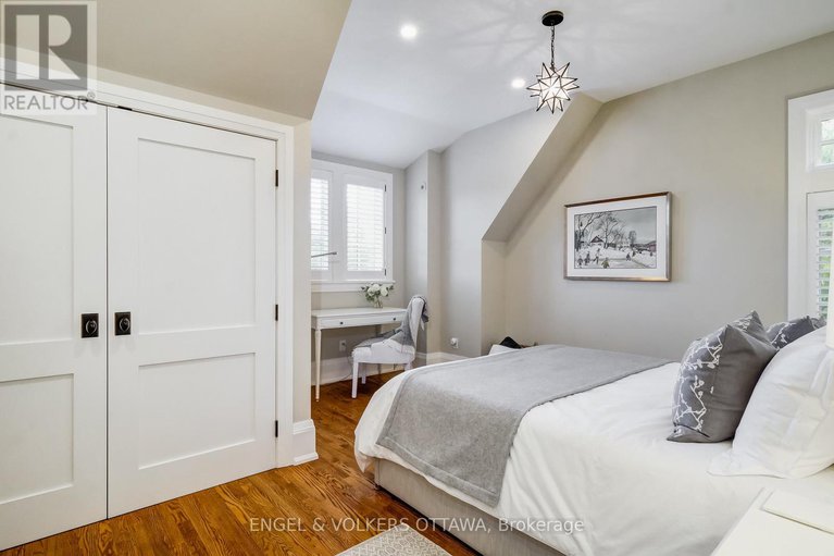 28062589/5651-herwig-place/manotick-south-to-roger-stevens/ottawa/ontario/K4M1B3_32