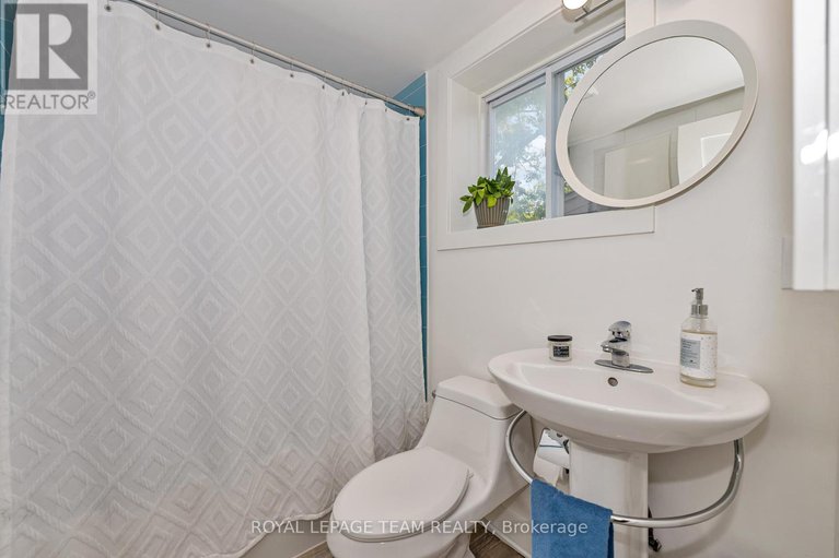 28410245/2748-rowatt-street/britannia/ottawa/ontario/K2B6N9_21