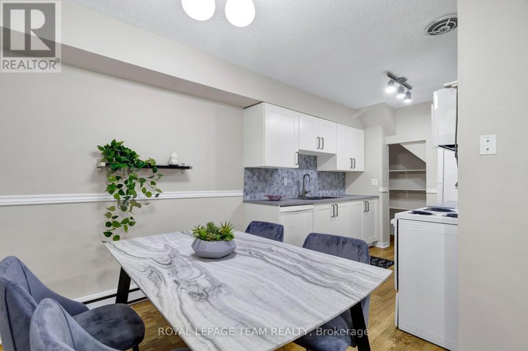28449355/l-5-banner-road/sheahan-estatestrend-village/ottawa/ontario/K2H8T3_12