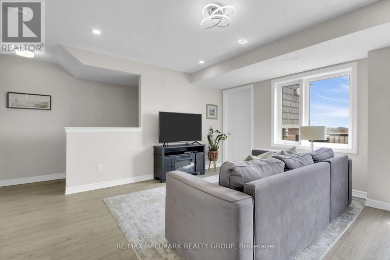 29641678/220-pilot-private/emerald-meadowstrailwest/ottawa/ontario/K2V0S4_6