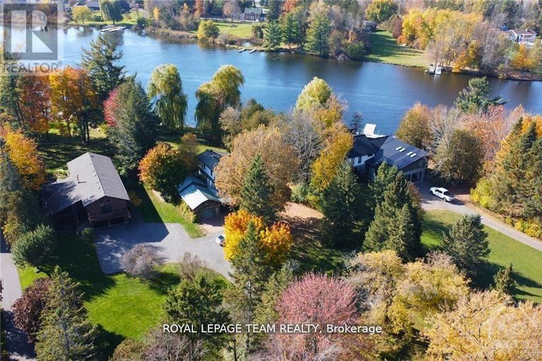 28352509/2322-summerside-drive/manotick-east-to-manotick-station/ottawa/ontario/K4M1B4_1