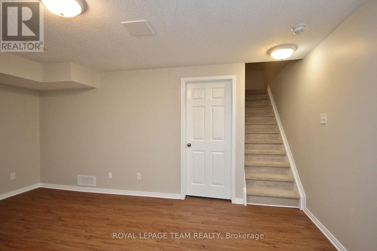 29564230/139-oakfield-crescent/longfields/ottawa/ontario/K2J5H8_28