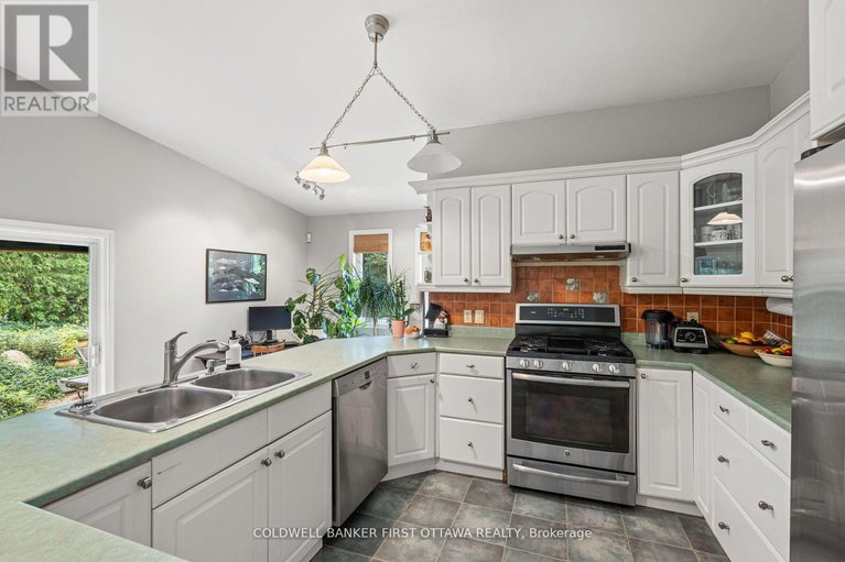 28515361/2704-don-street/britannia/ottawa/ontario/K2B6Y5_15
