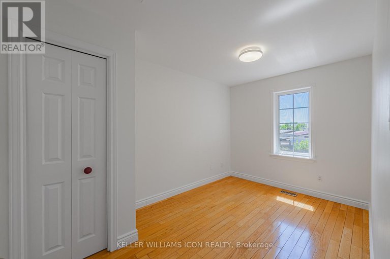 28382446/1309-meadowlands-drive-e/city-viewskylinefisher-heightsparkwood-hills/ottawa/ontario/K2E7B3_20