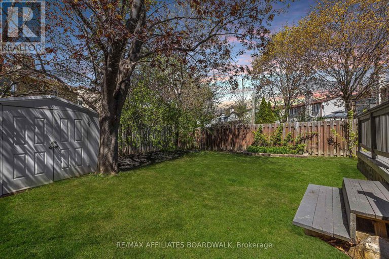 28416743/423-viewmount-drive/borden-farmstewart-farmcarleton-heightsparkwood-hills/ottawa/ontario/K2E7P1_42