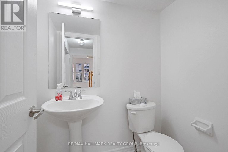 28631340/2325-blue-aster-street/half-moon-bay/ottawa/ontario/K2J0X5_9
