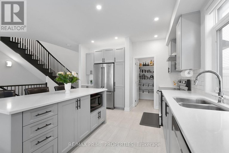 29225023/249-fountainhead-drive/mer-bleuebradley-estatesanderson-park/ottawa/ontario/K1W0H4_16