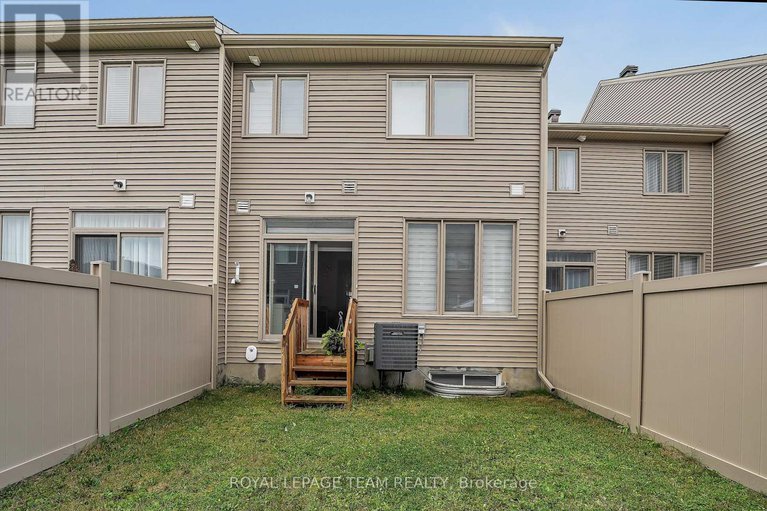 28564716/526-edenwylde-drive/remainder-of-stittsville-area/ottawa/ontario/K2S2K4_43