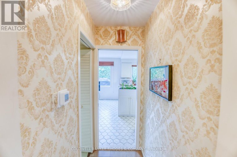 29040385/2005-neepawa-avenue/carlingwood/ottawa/ontario/K2A3L4_13