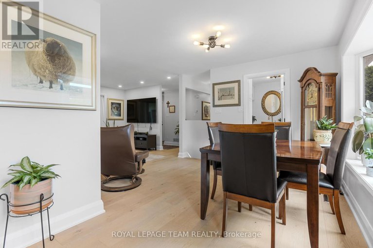 28798418/2248-wallingford-way/north-gower/ottawa/ontario/K0A2T0_9