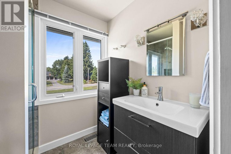 28889906/1640-century-road-e/manotick-south-to-roger-stevens/ottawa/ontario/K0A2E0_29