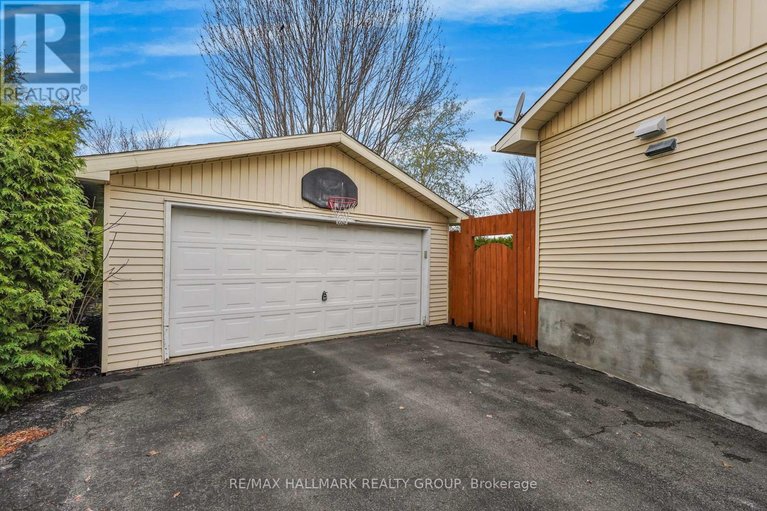29688003/1235-campeau-crescent/town-of-rockland/clarence-rockland/ontario/K4K1B6_29