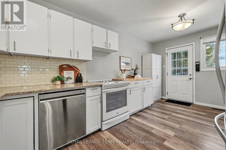 29280651/23-spearman-lane/glencairnhazeldean/ottawa/ontario/K2L1Y6_8