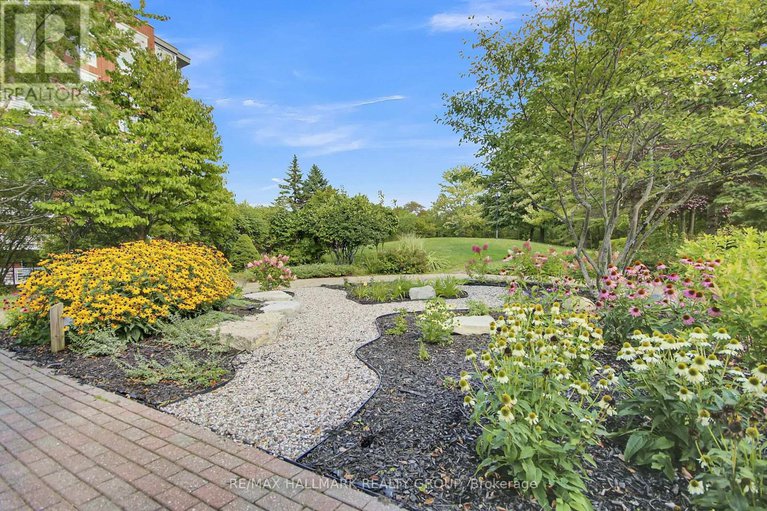 28856481/608-136-darlington-private/hunt-clubwestern-community/ottawa/ontario/K1V0X6_47