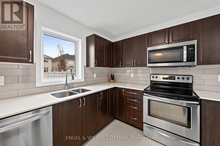 29677926/310-sarabella-street/avalon-east/ottawa/ontario/K4A0A3_11