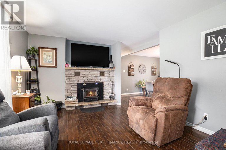 28638253/15-fair-street/maxville/north-glengarry/ontario/K0C1T0_8