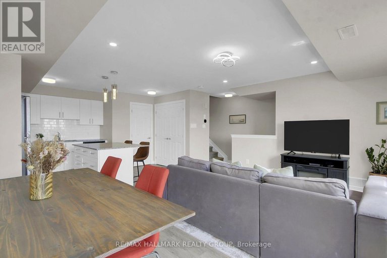 29641678/220-pilot-private/emerald-meadowstrailwest/ottawa/ontario/K2V0S4_12