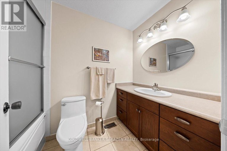 28843846/2303-edward-kidd-crescent/north-gower/ottawa/ontario/K0A2T0_22