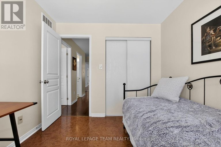 29526467/19-goldthorpe-private-n/stonebridge/ottawa/ontario/K2J5L6_29