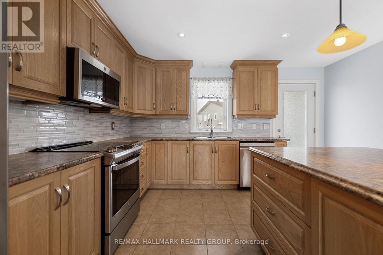 27816105/75-settlement-lane/russell/ontario/K4R0A4_11