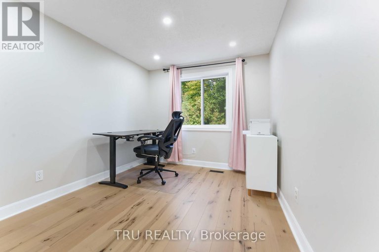 28983915/30-shearer-crescent/katimavik/ottawa/ontario/K2L3M7_18