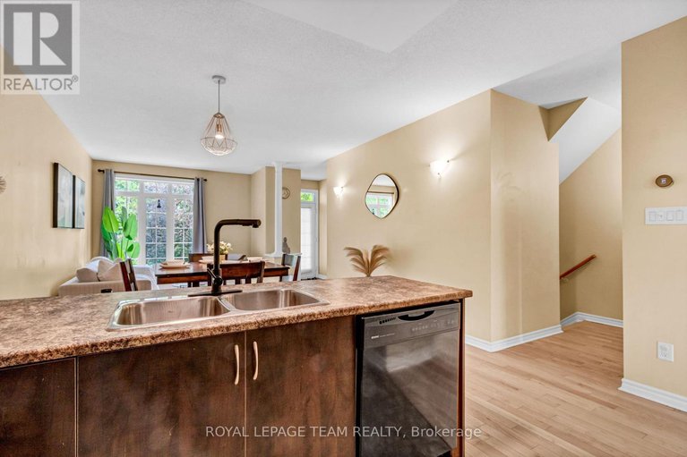28548411/b-96-stonehaven-drive/bridlewood/ottawa/ontario/K2M0C4_13