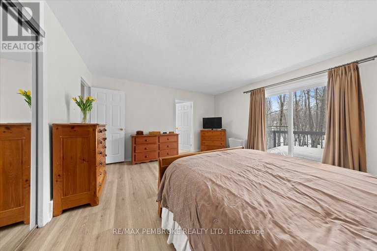 29556813/1235-millburn-crescent/cumberland-ridge/ottawa/ontario/K4C1C9_26