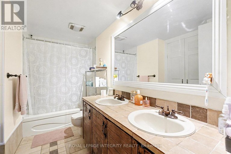 29172010/49-128-rushford-private/hunt-club-parkgreenboro/ottawa/ontario/K1T3C5_12