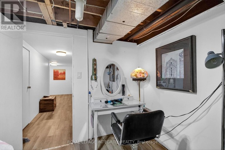 29484455/2092-legrand-crescent/queenswood-heights-south/ottawa/ontario/K1E3T6_41