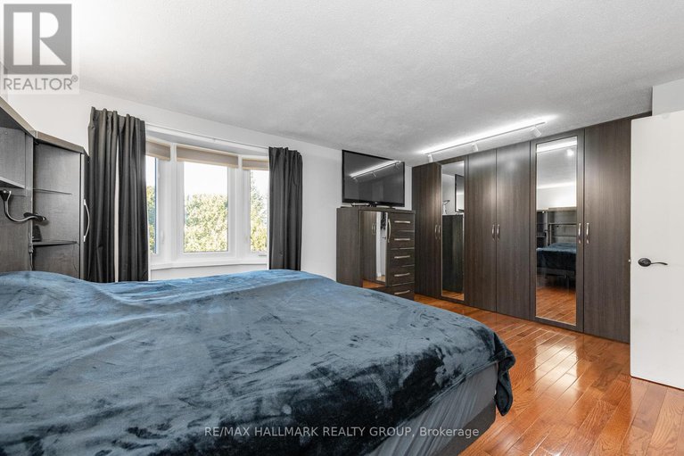 29126203/1803-lamoureux-drive/queenswood-heights-south/ottawa/ontario/K1E2H3_23