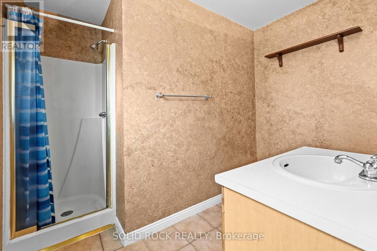 28407266/1631-charbonneau-street/bilberry-creekqueenswood-heights/ottawa/ontario/K1E2J6_28