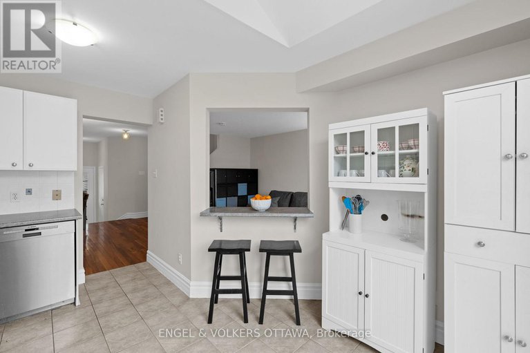 29142168/526-meadowbreeze-drive/emerald-meadowstrailwest/ottawa/ontario/K2M2T4_16