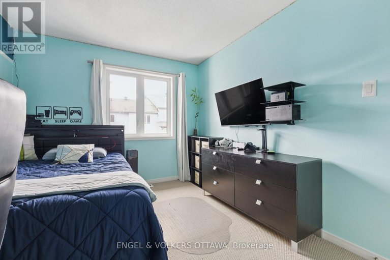 28783227/247-rolling-meadow-crescent/mer-bleuebradley-estatesanderson-park/ottawa/ontario/K1W0A8_32